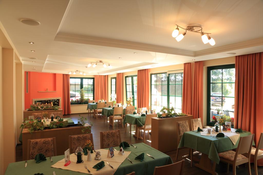 Gasthof & Pension Zum Himmel Rubenow Esterno foto